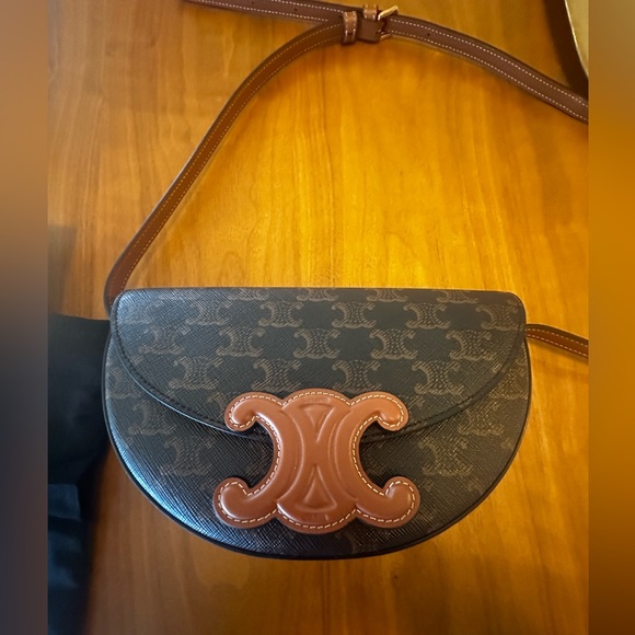 BESACE CUIR TRIOMPHE IN TRIOMPHE CANVAS AND CALFSKIN gently used no scratches - Picture 12 of 14